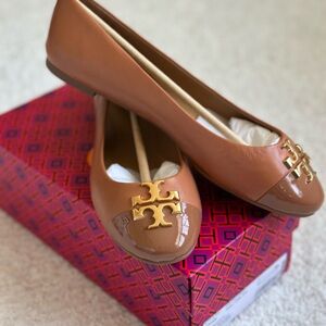 Tory Burch Everly Ballet Flat in Tan, Sz 8, NEW with box